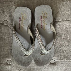 Sketchers yoga foam flip flops